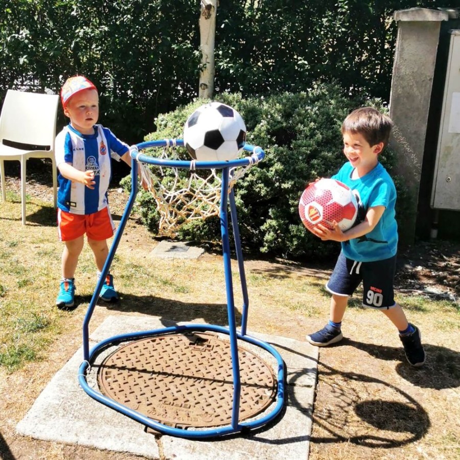 Outdoors Commotion | Basketball Stand